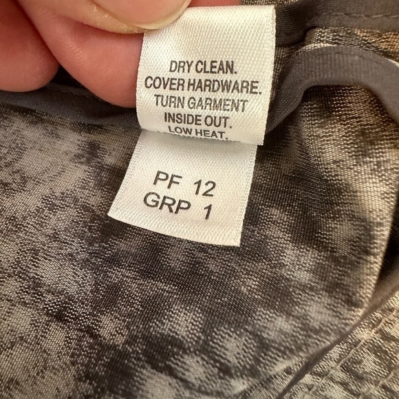 St John Jacket Women's Sz M Yellow Label Windbreaker Lightweight Snake Print Zip - Picture 14 of 14